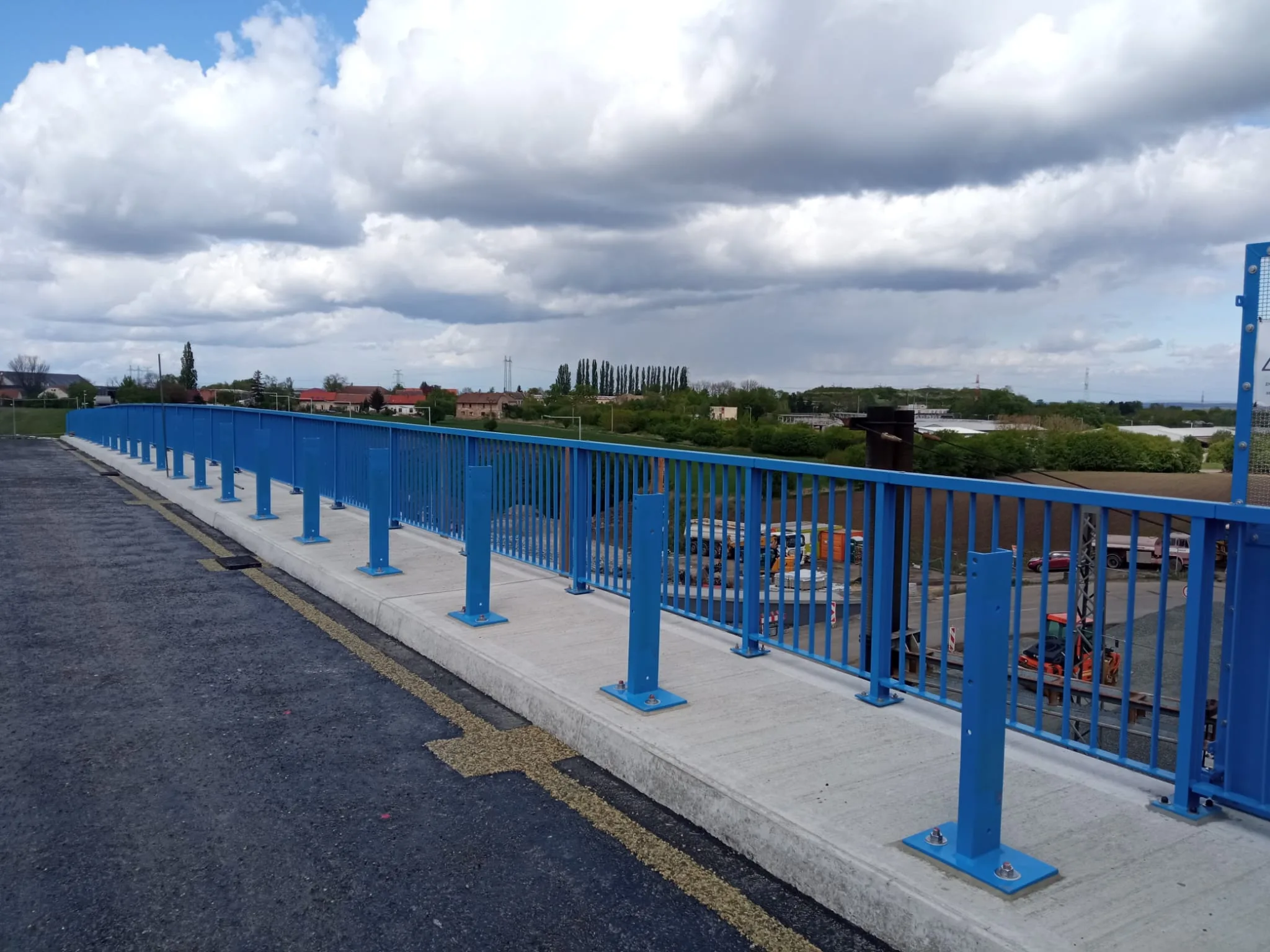 1760983946106_Zabradelní svodidlo-ZMS4-1-H2-MSTĚTICE.webp